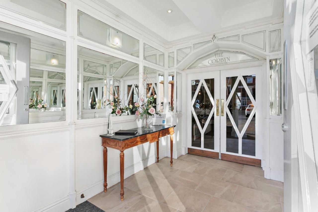The Seaview Suites At The Corbyn Apartments トーキー エクステリア 写真